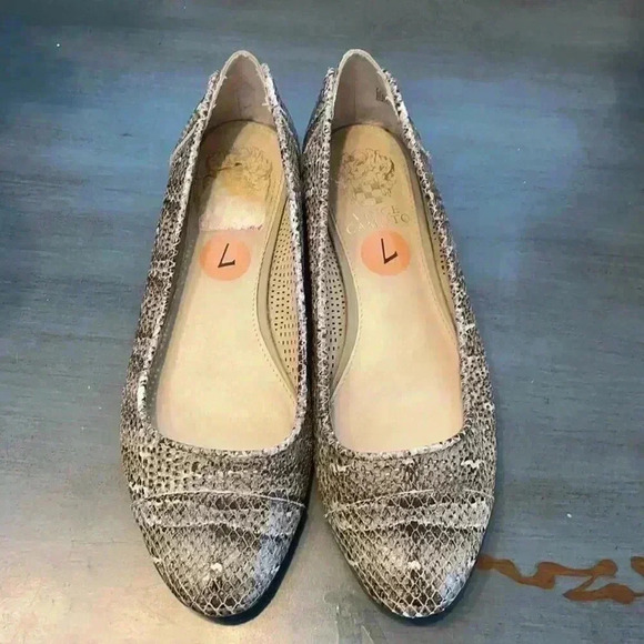 VINCE CAMUTO Women’s Flats - Picture 8 of 8